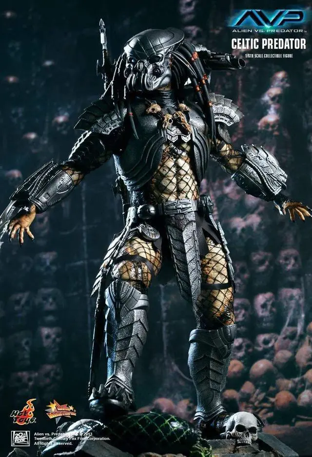 Alt view image 4 of 5 - Figure Hot Toys MMS221 - Alien VS. Predator - Celtic Predator