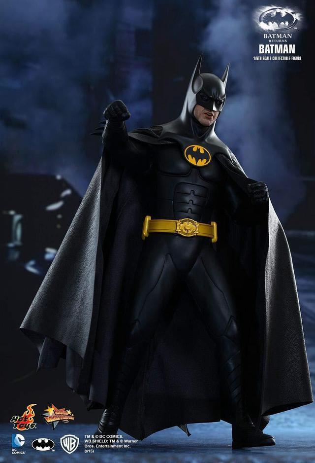 Alt view image 4 of 4 - Figure Hot Toys MMS293 - DC Comics - Batman Returns - Batman