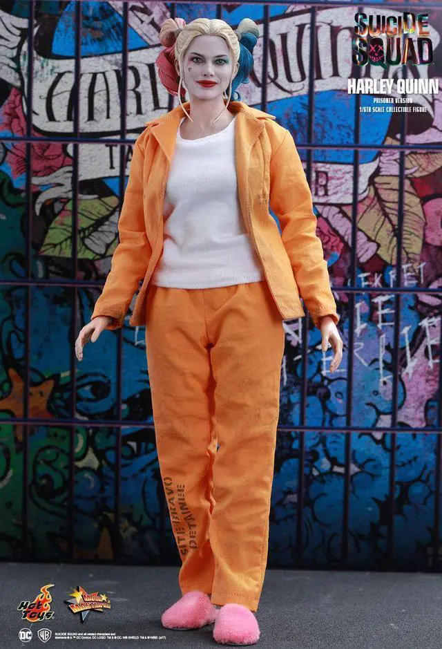 Alt view image 3 of 4 - Figure Hot Toys MMS407 - DC Comics - Suicide Squad - Harley Quinn Prisoner Version