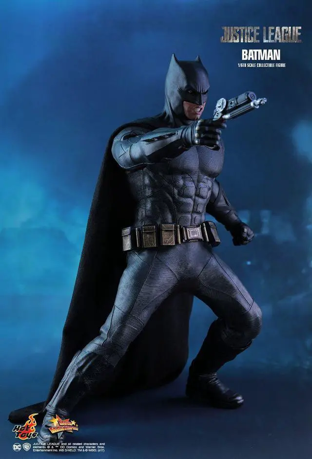 Alt view image 3 of 5 - Figure Hot Toys MMS455 - DC Comics - Justice League - Batman Standard Version