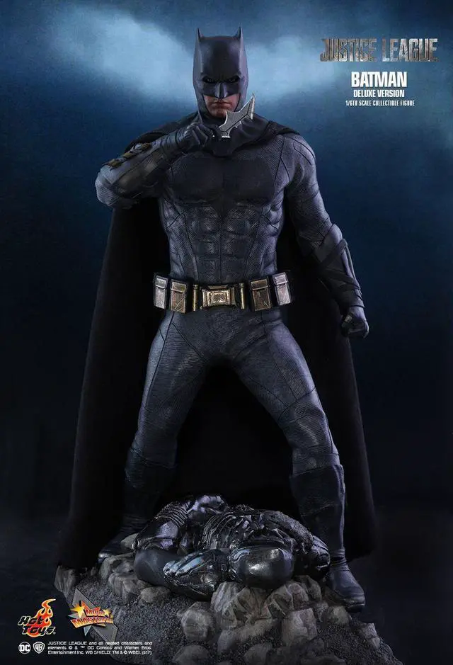 Alt view image 3 of 5 - Figure Hot Toys MMS456 - DC Comics - Justice League - Batman Deluxe Version