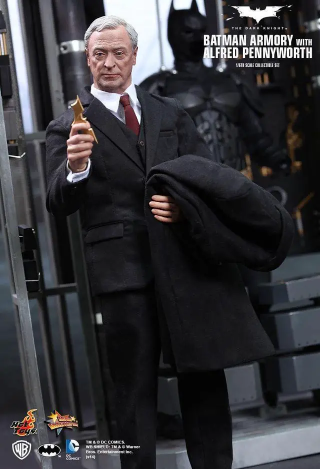 Alt view image 3 of 5 - Figure Hot Toys MMS235 - DC Comics - The Dark Knight - Batman Armory With Alfred Pennyworth