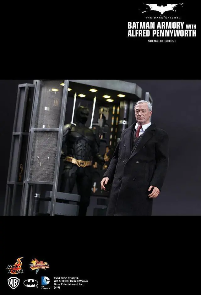 Alt view image 4 of 5 - Figure Hot Toys MMS235 - DC Comics - The Dark Knight - Batman Armory With Alfred Pennyworth