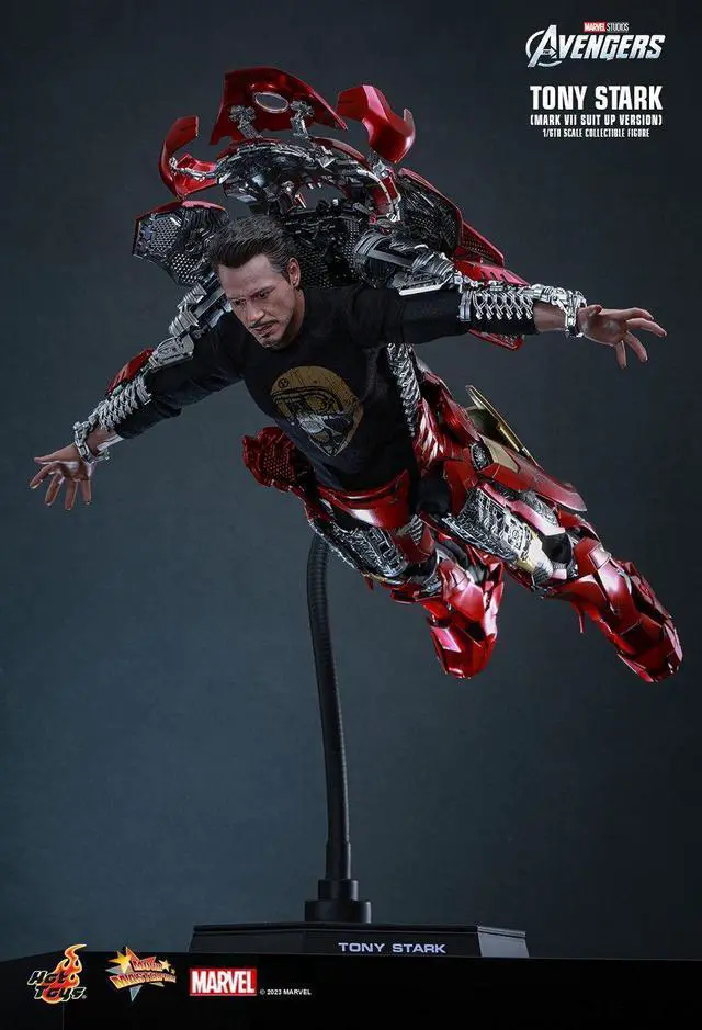 Alt view image 4 of 5 - Figure Hot Toys MMS718 - Marvel Comics - Iron Man - Tony Stark Mark 7 Suit Up Version