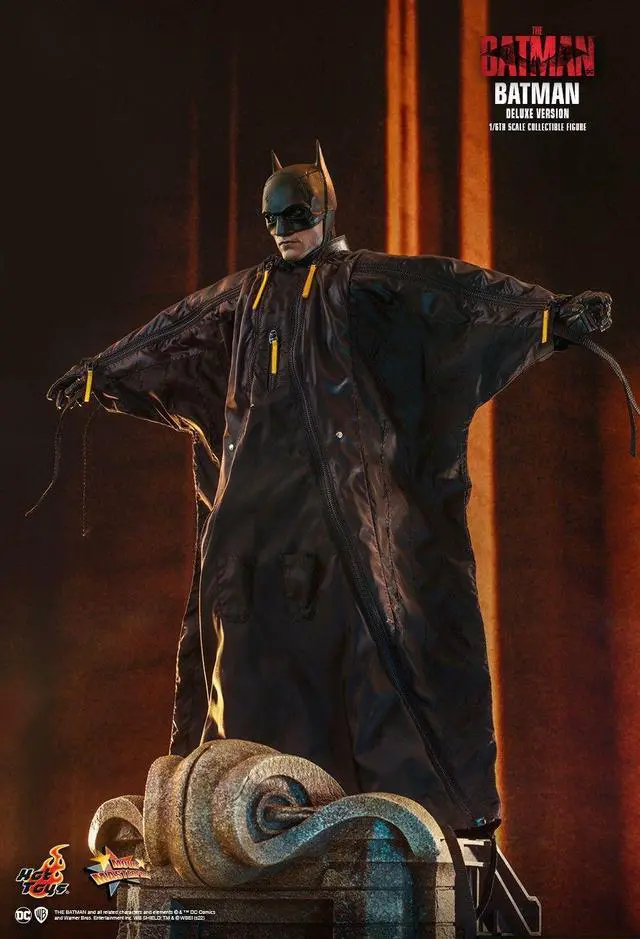 Alt view image 3 of 5 - Figure Hot Toys MMS639 - DC Comics - The Batman - Batman Deluxe Version