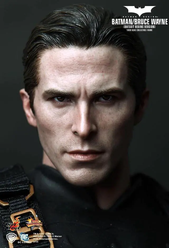 Alt view image 5 of 5 - Figure Hot Toys MMS155 - DC Comics - Batman Begins - Batman Bruce Wayne Batsuit Begins Version