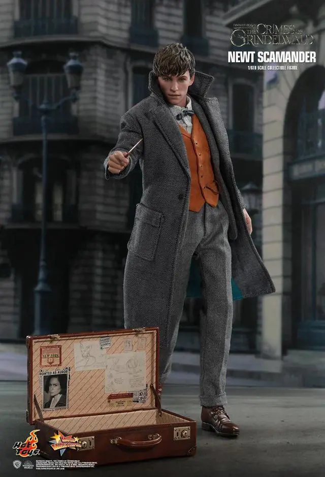 Alt view image 5 of 5 - Figure Hot Toys MMS512 - Fantastic Beasts : The Crimes Of Grindelwald - Newt Scamander Standard Version