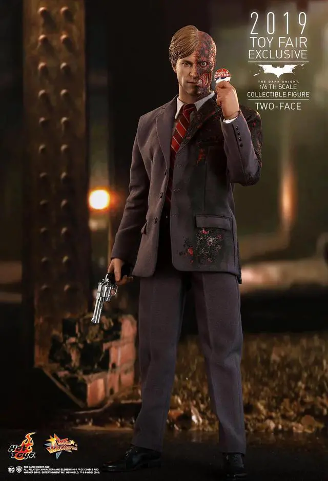 Alt view image 4 of 5 - Figure Hot Toys MMS546 - DC Comics - The Dark Knight - Two Face