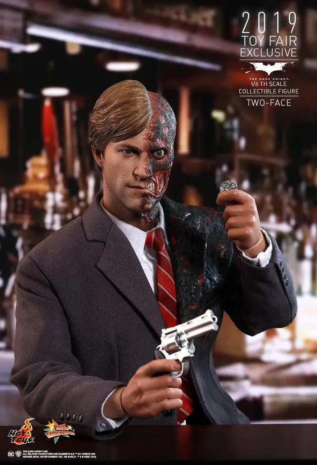 Alt view image 5 of 5 - Figure Hot Toys MMS546 - DC Comics - The Dark Knight - Two Face