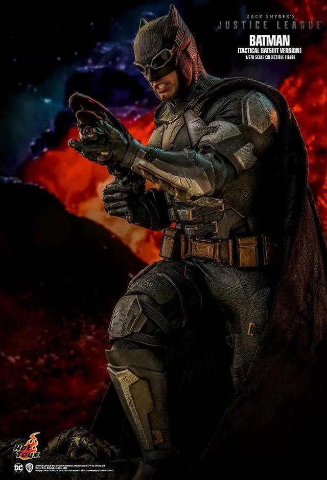 Alt view image 5 of 5 - Figure Hot Toys TMS085 - DC Comics - Justice League - Batman Tactical Batsuit Version