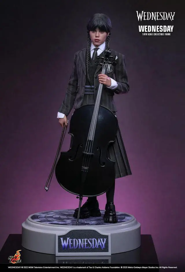 Alt view image 4 of 5 - Figure Hot Toys TMS135 - Family Addams : Wednesday - Wednesday Jenna Ortega
