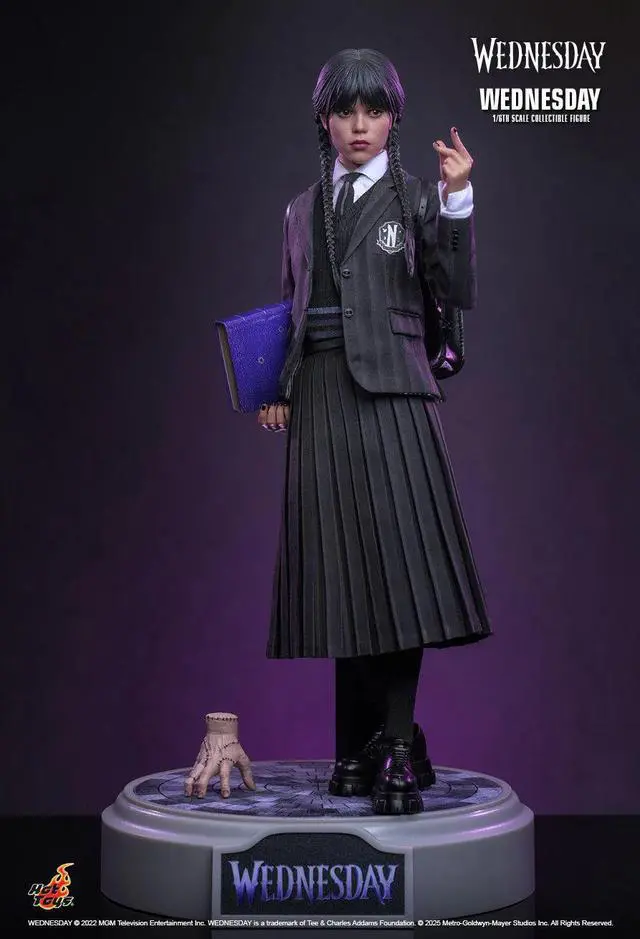 Alt view image 3 of 5 - Figure Hot Toys TMS135 - Family Addams : Wednesday - Wednesday Jenna Ortega
