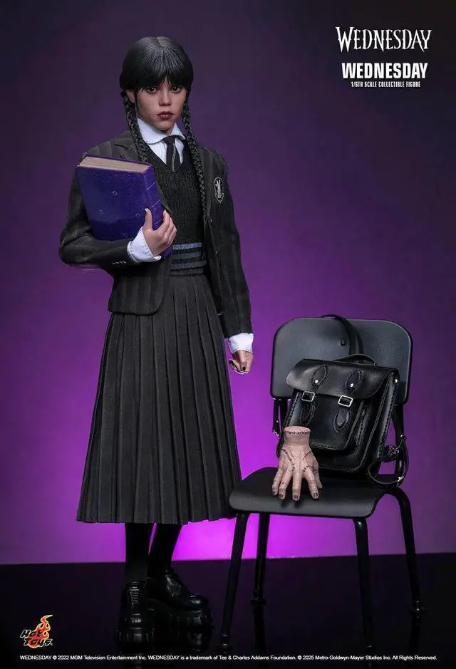 Alt view image 5 of 5 - Figure Hot Toys TMS135 - Family Addams : Wednesday - Wednesday Jenna Ortega