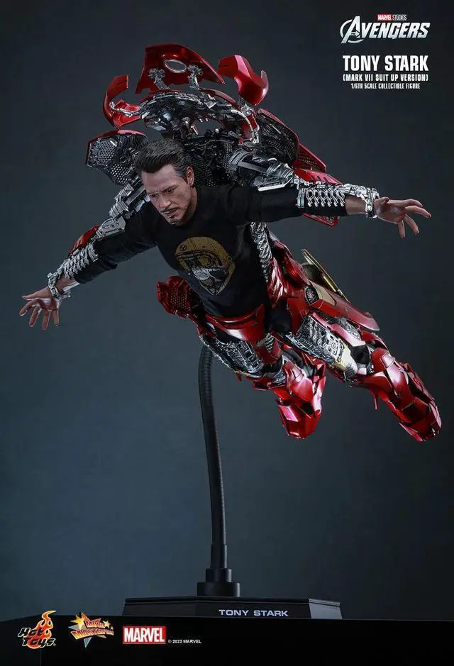 Alt view image 5 of 5 - Figure Hot Toys MMS718B - Marvel Comics - Iron Man - Tony Stark Mark 7 Suit Up Version & Bonus Accessory