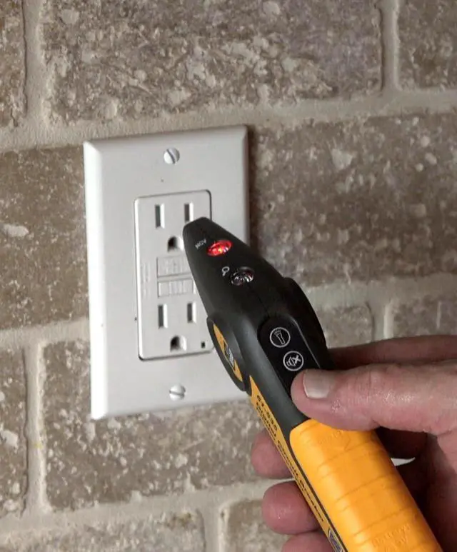 Alt view image 4 of 7 - Ideal Electrical 61-535 Digital Circuit Breaker Finder with Digital Receiver and GFCI Circuit Tester