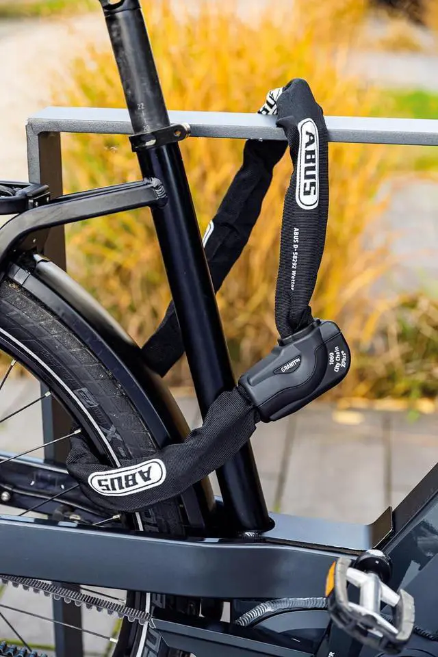 Alt view image 2 of 3 - Granit Citychain X-Plus 1060 Chain Bicycle Lock (4.5-Feet)