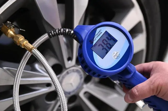Alt view image 5 of 5 - Pneumatic Tool 3018 3.5" Digital Tire Inflator with Hose