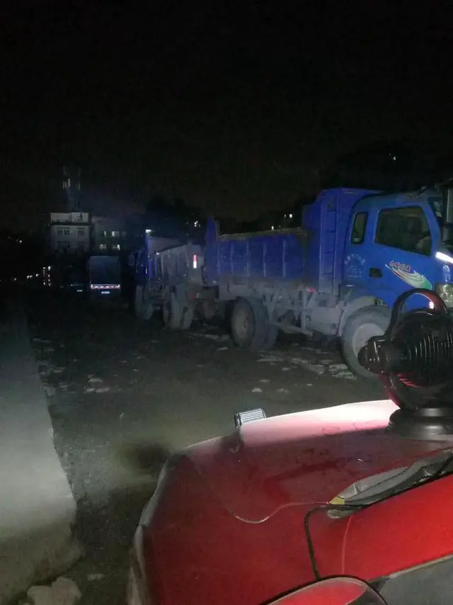 Alt view image 6 of 7 - 60w Remote Control Led Searchlight Marine Boat Portable 360 Degrees Rotating Remote Control 9-32V Work Light Spot Light Fog Lights Offroad Lights for SUV ATV 4wd Truck Boat Led Spotlight