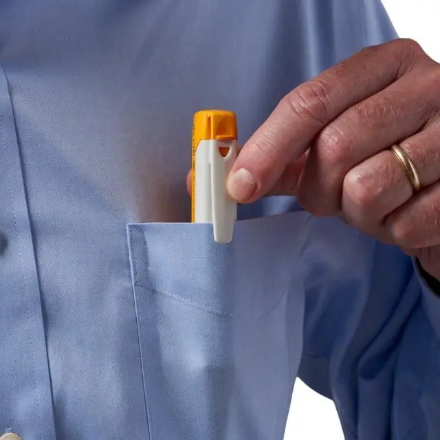 Alt view image 6 of 7 - Networks FIBERLERT-125 Fiber Optic Cable Tester and Detector