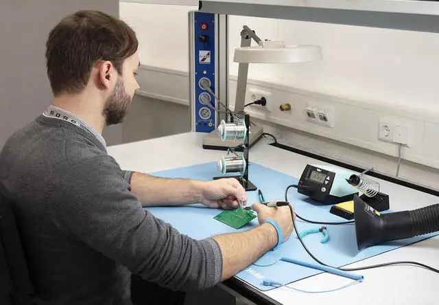 Alt view image 2 of 2 - ESD Mat, Blue 900 x 600 - T0051403699