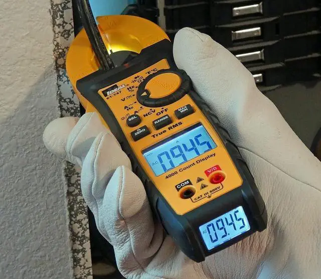 Alt view image 7 of 7 - 61-747 TightSight 400 Amp 600-Volt Digital Truerms AC/DC Clamp Meter