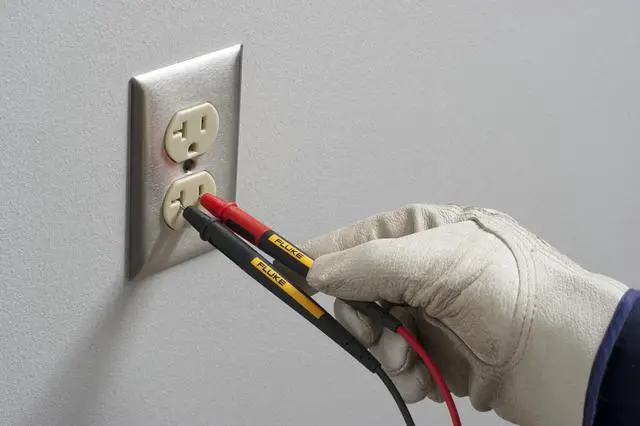 Alt view image 6 of 7 - Fluke TL175E TwistGuard Double Insulated Silicone Test Lead Set with Removable 4mm Lantern Tips, 2mm Diameter Probe Tips