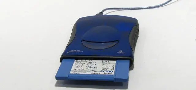 Alt view image 2 of 5 - Iomega Zip 250 MB USB External Drive (PC/Mac)
