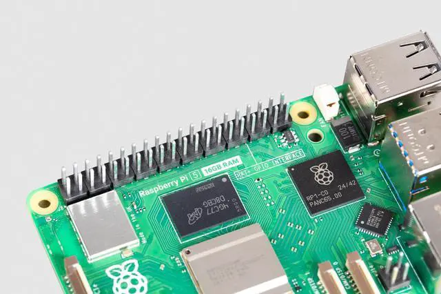 Alt view image 2 of 5 - Raspberry Pi 5 (16GB)
