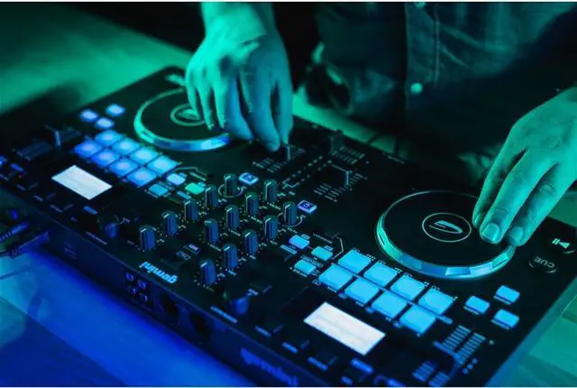 Alt view image 13 of 15 - VocoPro KJ-7808 RV Professional KJ/DJ/VJ Mixer with DSP Mic Effect, and Digital Key Control