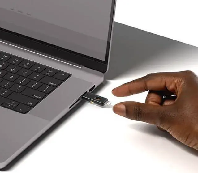 Alt view image 11 of 13 - Yubico YubiKey 5Ci - Two factor authentication security key -  USB-C / Lightning