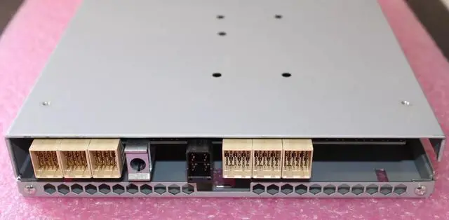 Alt view image 4 of 4 - 111-00485+C0 NETAPP DS4243/4246 IOM3 CONTROLLER MODULE