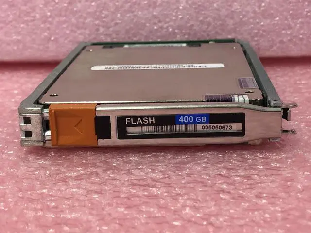 Alt view image 3 of 4 - 005050673 EMC XtremeIO 400GB 2.5" SSD 12G