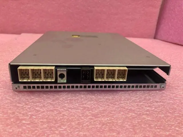 Alt view image 3 of 4 - 111-00690 NETAPP IOM6 6GB SAS CONTROLLER (X5713A-R6 , 111-00190)