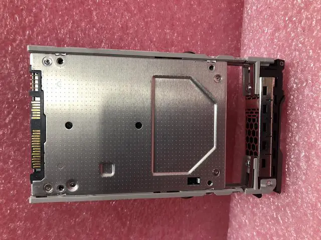 Alt view image 4 of 4 - 9YPHT Dell 400GB SAS 12GBPS 2.5 SSD Drive