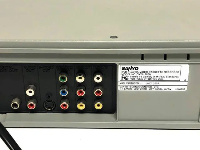 Alt view image 3 of 4 - Sanyo DVW-7200 DVD/VCR Combo, DVW-7200 [Electronics]