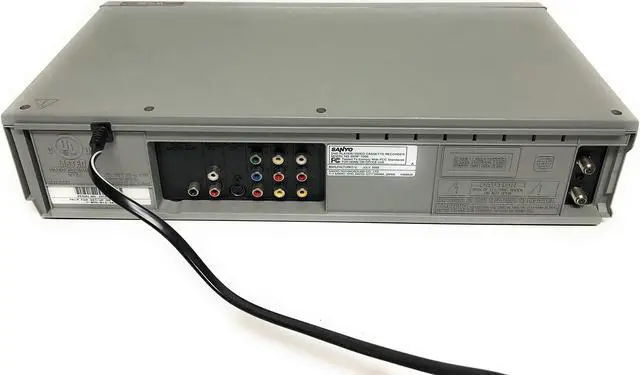Alt view image 2 of 4 - Sanyo DVW-7200 DVD/VCR Combo, DVW-7200 [Electronics]