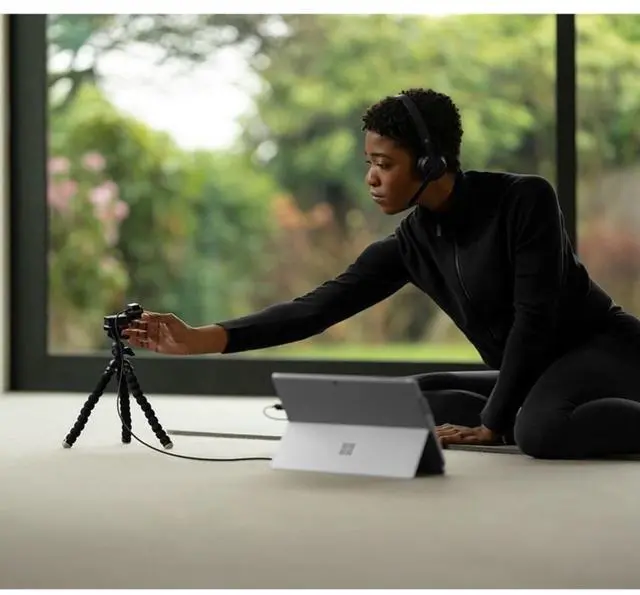 Alt view image 2 of 5 - Microsoft Modern USB-C Headset - Wired Headset,On-Ear Stereo Headphones with Noise-Cancelling Microphone, USB-C Connectivity, in-Line Controls, PC/Mac/Laptop - Certified Teams,Black