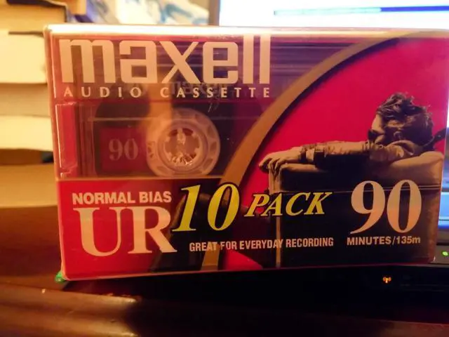 Main image of Maxell UR 90 Audio Cassette Tapes