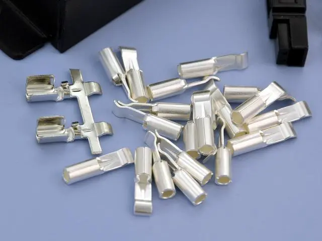 Alt view image 3 of 5 - Chunzehui F-1005 9 Port 40A Connector Power Splitter Distributor Source Strip, 1 Input and 8 Output.