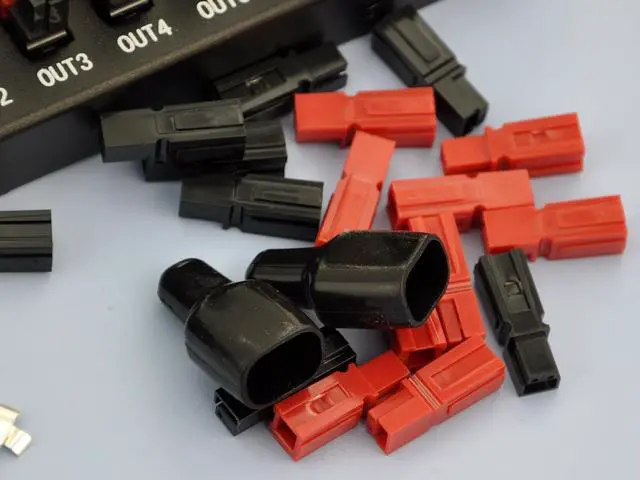 Alt view image 4 of 5 - Chunzehui F-1005 9 Port 40A Connector Power Splitter Distributor Source Strip, 1 Input and 8 Output.
