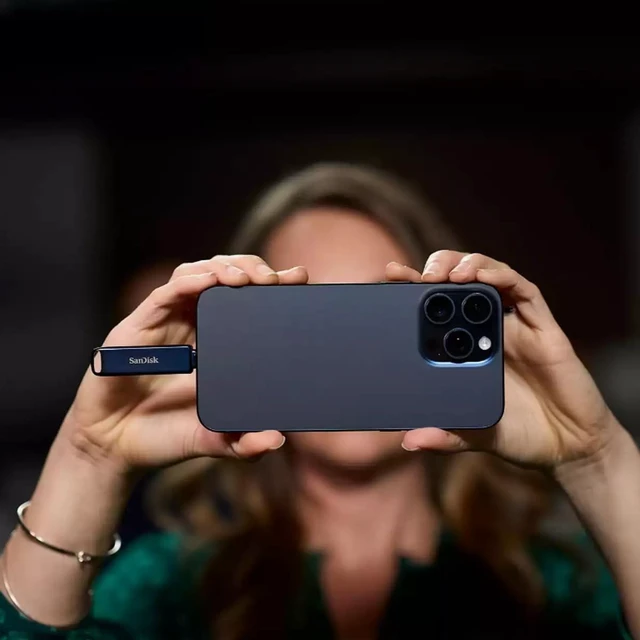 Alt view image 2 of 5 - SANDISK 256GB Phone Drive for iPhone USB-C Lightning Dual Connector