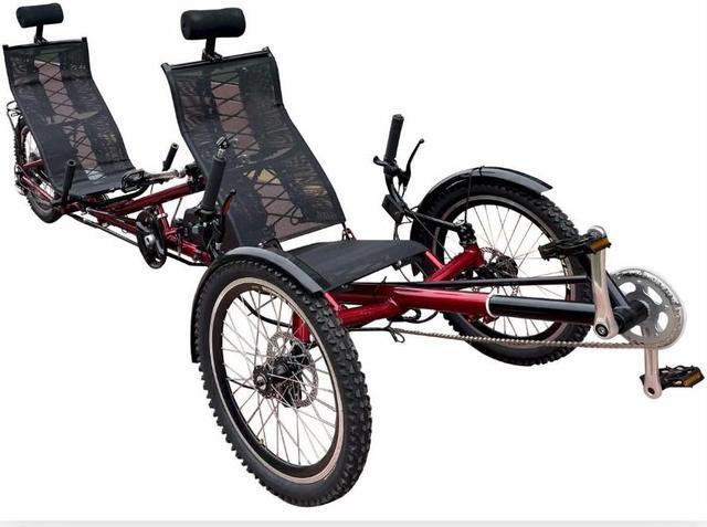 Tandem store recumbent tricycle