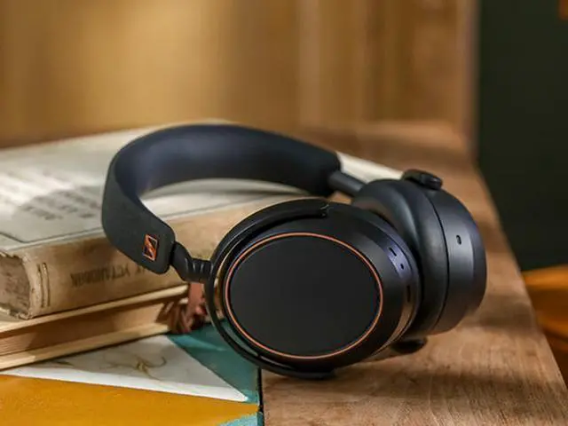 Alt view image 4 of 4 - Sennheiser obsidian gold MOMENTUM 4 obsidian gold Circumaural Headphone (China special design version color)