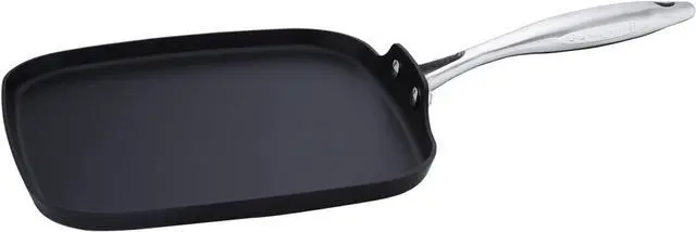 Main image of SCANPAN Professional 11 Griddle Pan - Easy-to-Use Nonstick Cookware - Dishwasher, Metal Utensil & Oven Safe - Made in Denmark