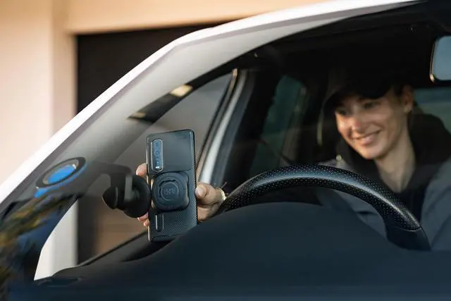 Alt view image 5 of 7 - Quad Lock MAG Universal Adaptor