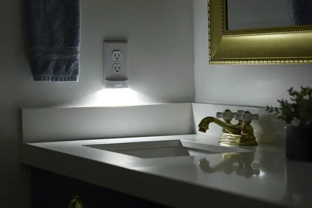 Alt view image 2 of 6 - SnapPower MotionLight Outlet Cover - Motion Detecting LED Night Lights Built-In to Wall Plate - Bright/Dim/Off Options - Auto On/Off Sensor - (Duplex, White)