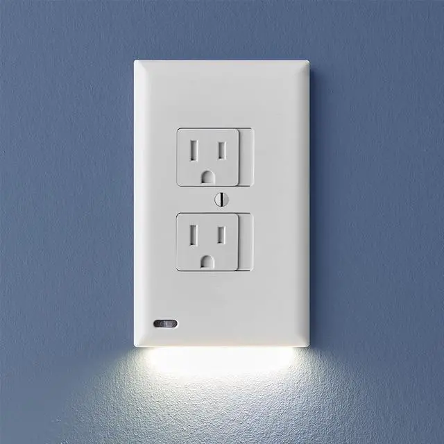 Main image of SnapPower SafeLight Outlet Cover - Self-Closing Safety Cover Plate with LED Night Light - Child-Proofing Wall Plate Helps Protect Baby from Electrical Shock - (Duplex, White)