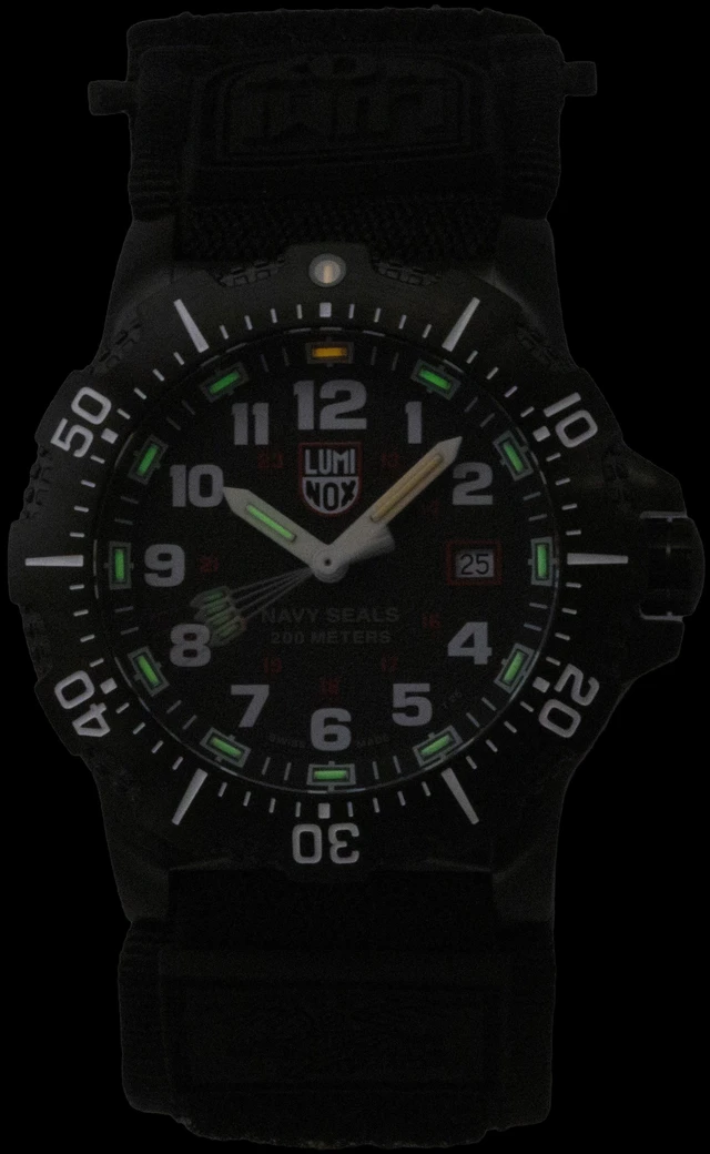 Alt view image 6 of 7 - Luminox Navy Seal Rubber Strap Black Dial Quartz Diver's XS.4231.2 200M Men's Watch