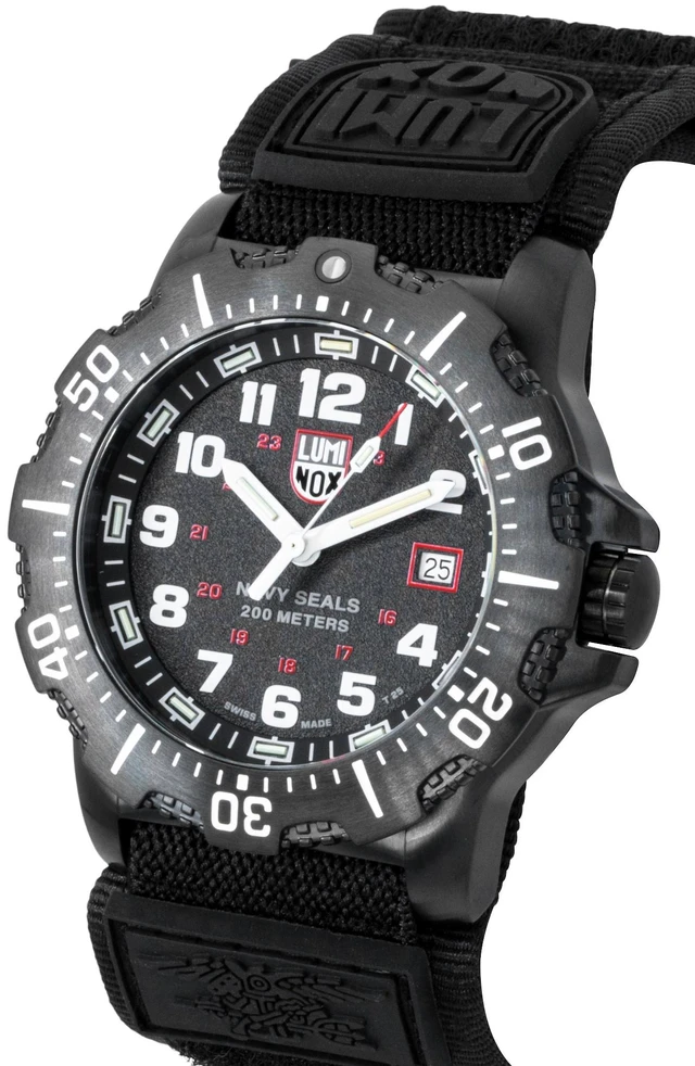 Alt view image 3 of 7 - Luminox Navy Seal Rubber Strap Black Dial Quartz Diver's XS.4231.2 200M Men's Watch
