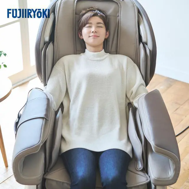 Alt view image 6 of 7 - Fujiiryoki Calm Plus Flex Frame SL Track Massage Chair w/ Touchscreen Remote (Charcoal)
